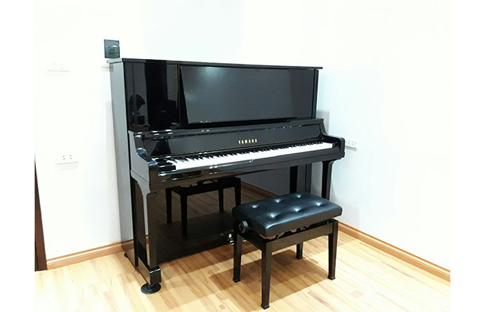 Piano-Yamaha-UX30A